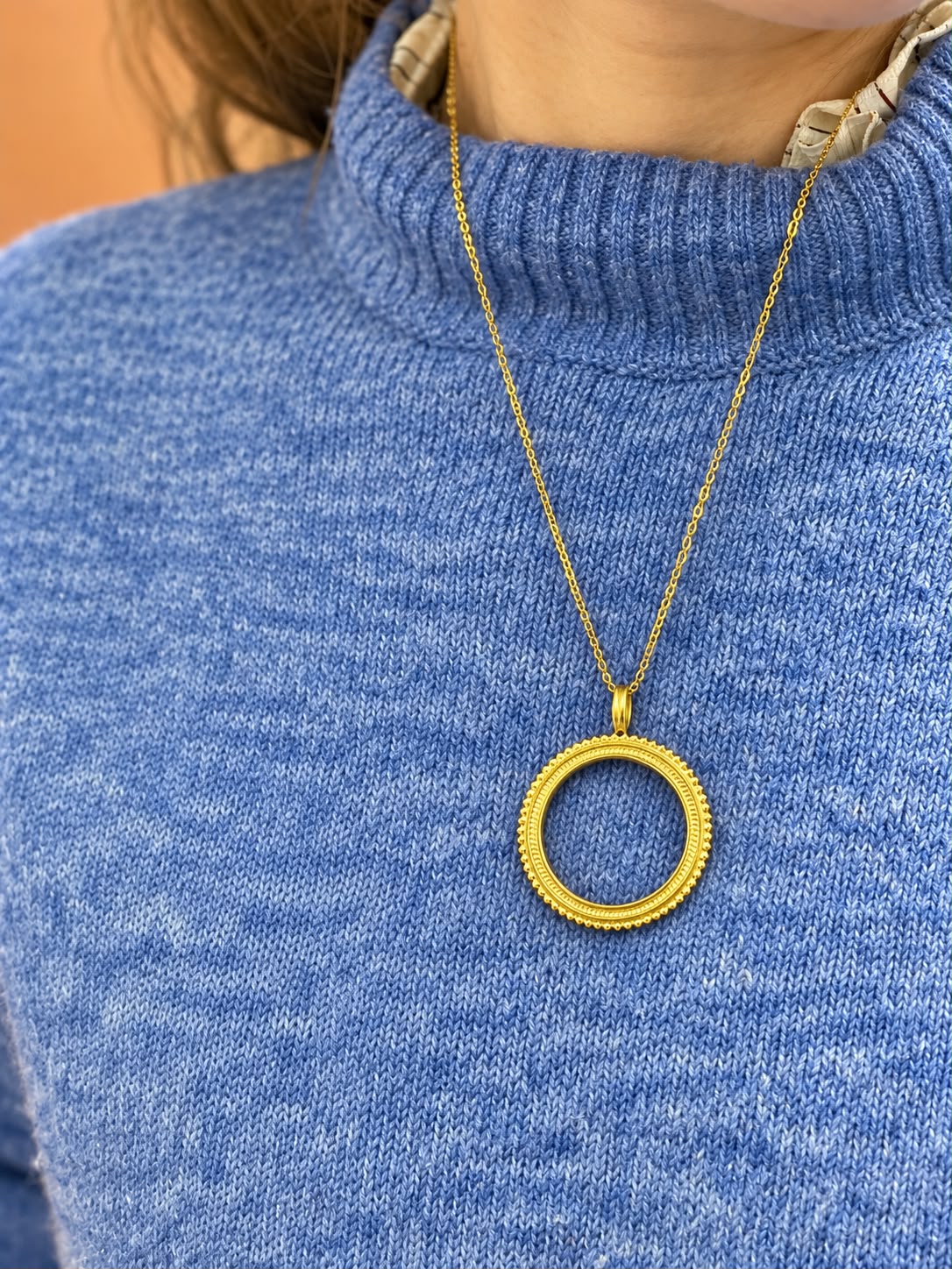 Collier Hublot — large anneau doré ciselé, chaîne fine Glaia Collection