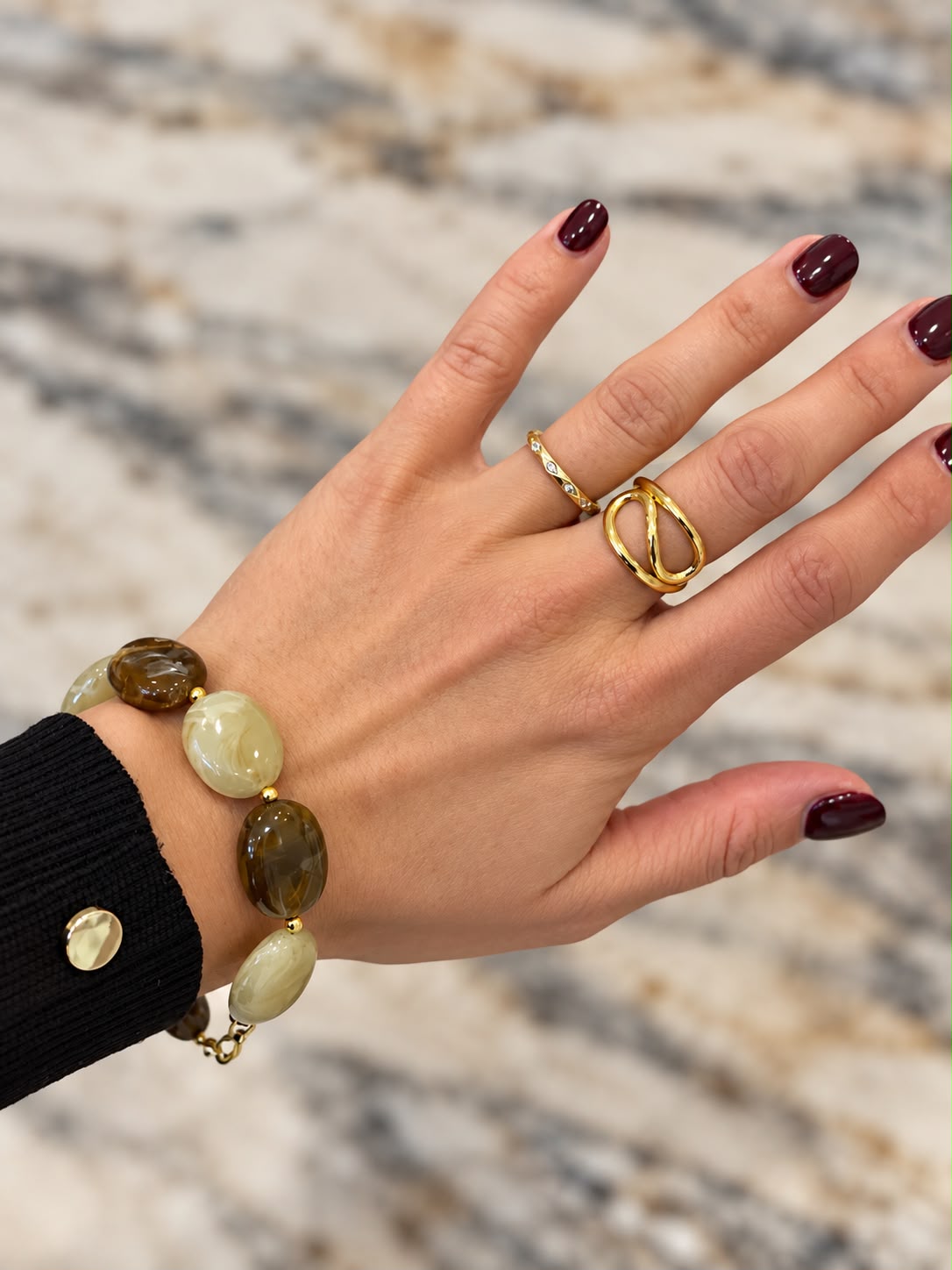 Bracelet Sous-Bois — perles de résine olive et fumée, création Lolita Glaia Collection