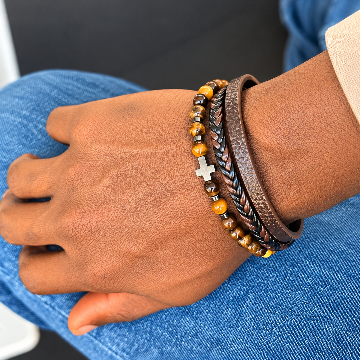 Bracelet homme multi-rangs — croix acier, œil-de-tigre et cuir marron Glaia Collection