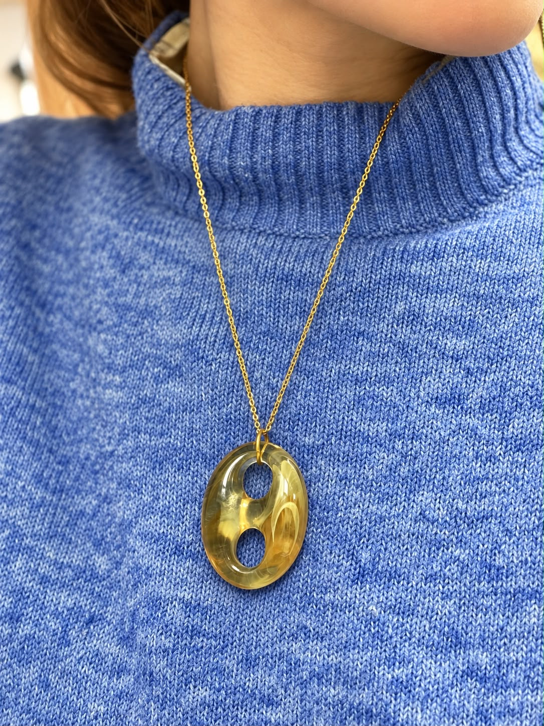 Collier Amarre Ambre — maillon marine en résine, chaîne fine Glaia Collection