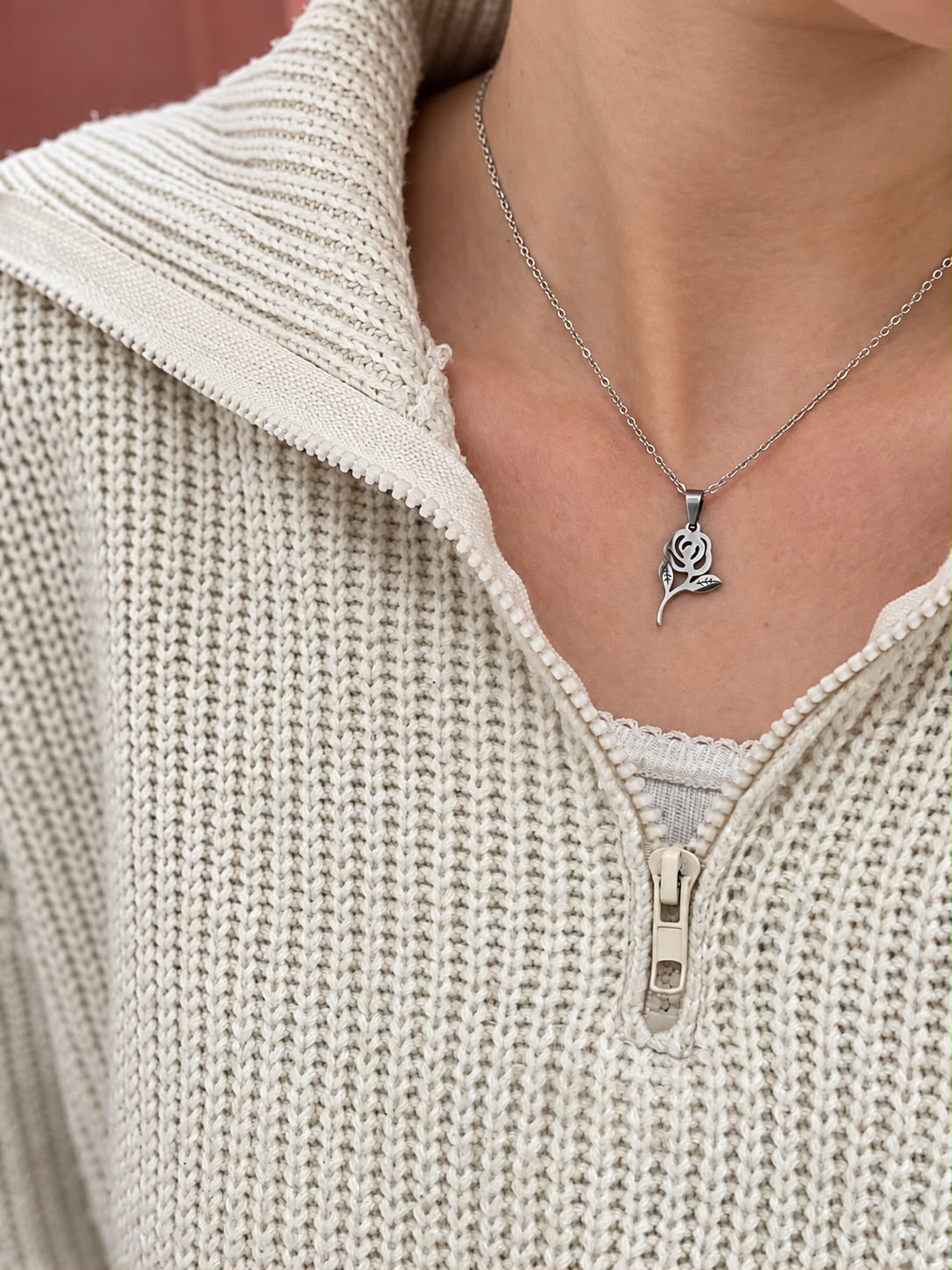 Collier Rose — pendentif rose ciselée sur chaîne fine, doré ou argenté Glaia Collection