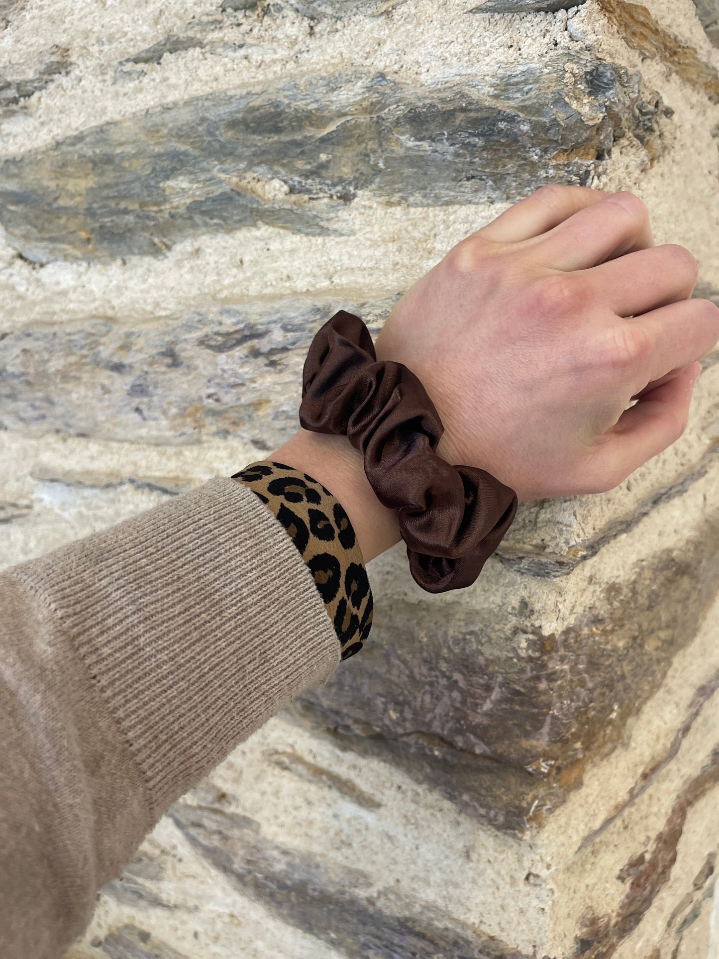 Chouchou satin marron chocolat Glaia Collection