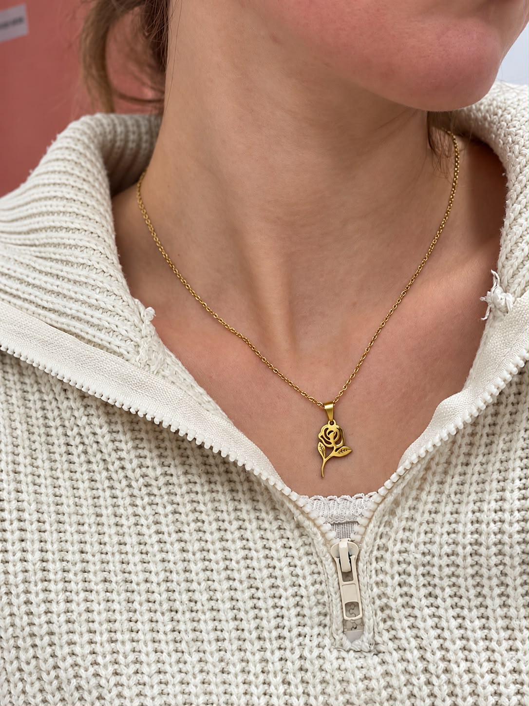 Collier Rose — pendentif rose ciselée sur chaîne fine, doré ou argenté Glaia Collection