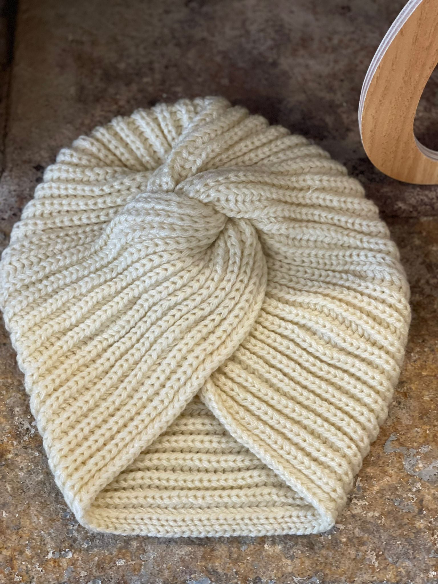 Bonnet-Turban Anastasia en laine beige Glaia Collection