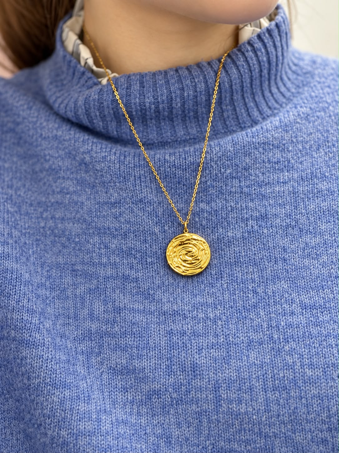 Collier Séléné — pendentif lune ciselée sur chaîne fine Glaia Collection